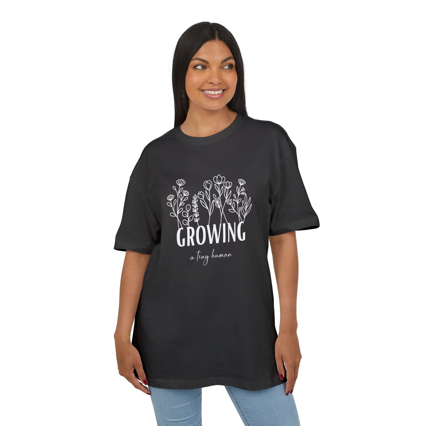 Oversized T-Shirt zur Schwangerschaftsverkündung "Growing a tiny human"