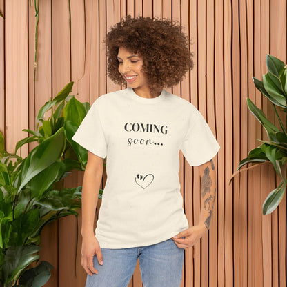 T-Shirt zur Schwangerschaftsverkündung "coming soon"