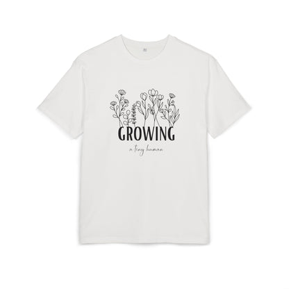 Oversized T-Shirt zur Schwangerschaftsverkündung "Growing a tiny human"