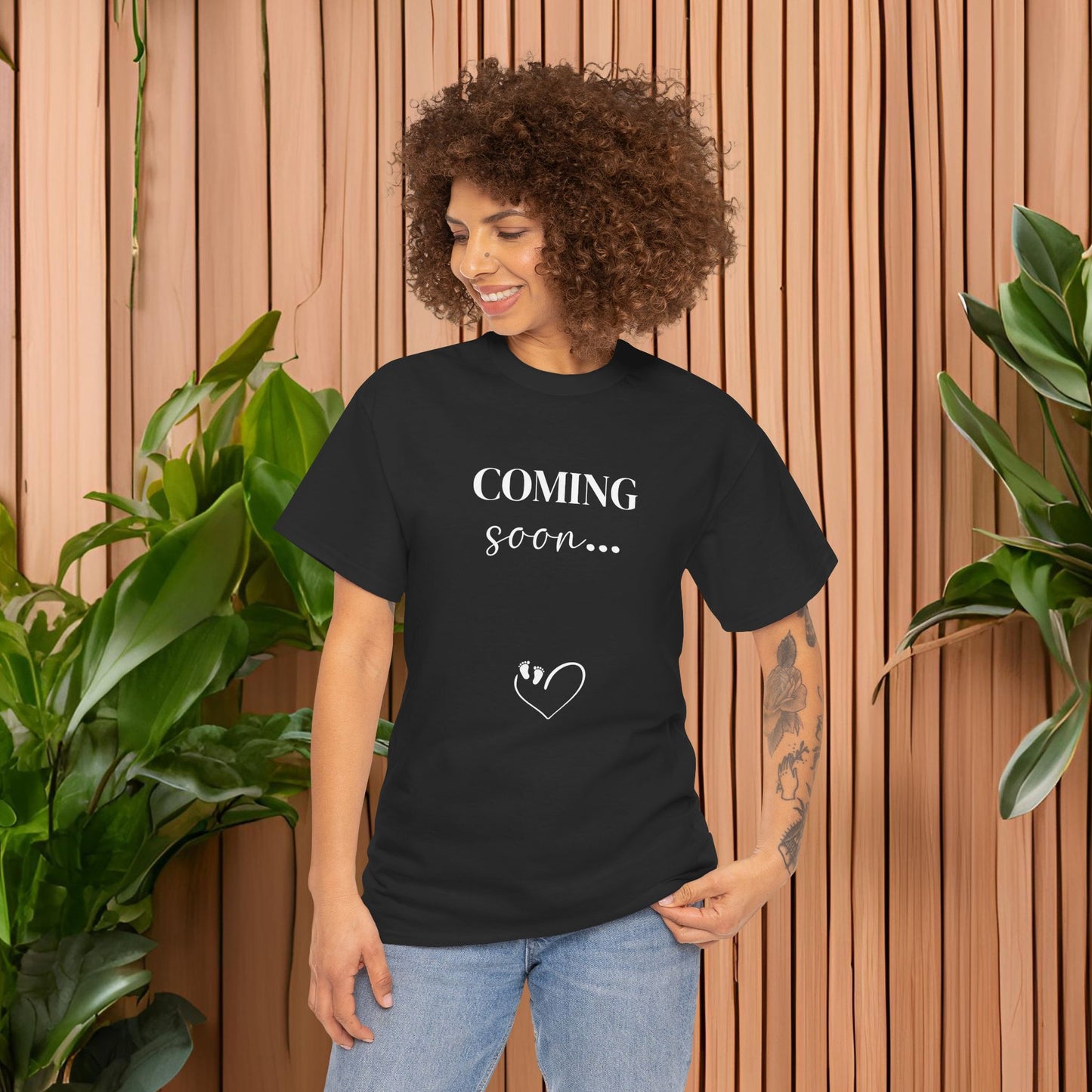 T-Shirt zur Schwangerschaftsverkündung "coming soon"