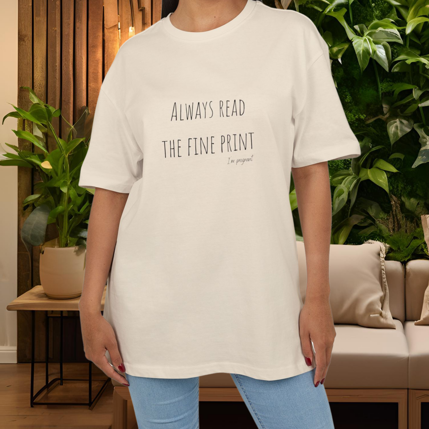 Oversized T-Shirt zur Schwangerschaftsverkündung "read the fine print"